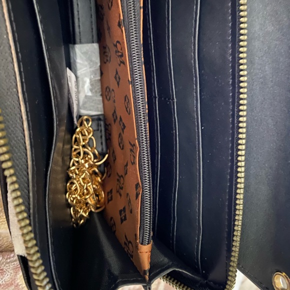 NEW!!! Monogrammed Zip Around Crossbody Clutch- Black - Picture 3 of 3